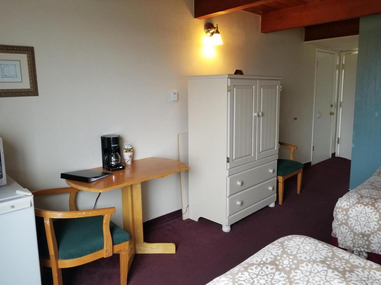 Islander Westport Hotel Eksteriør billede