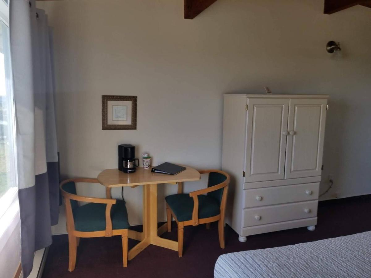 Islander Westport Hotel Eksteriør billede