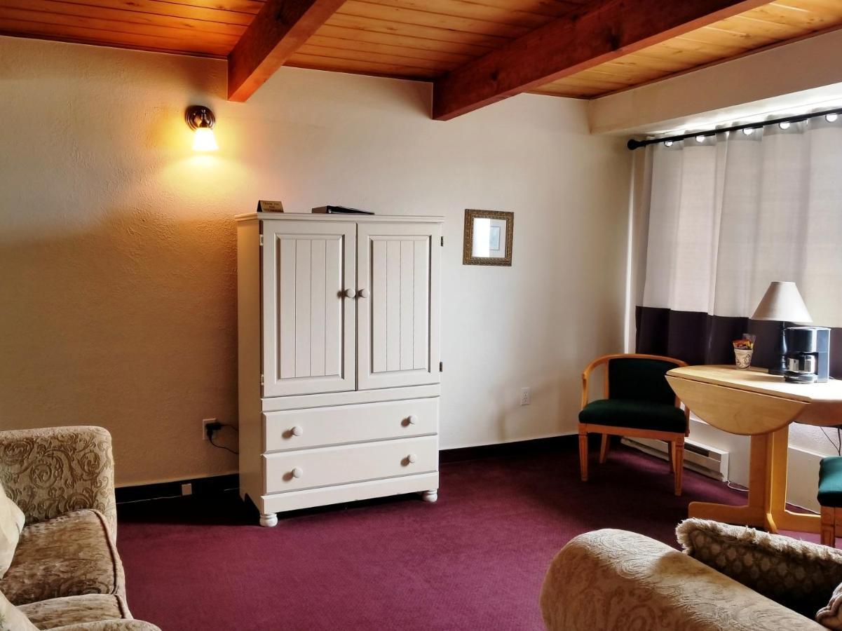 Islander Westport Hotel Eksteriør billede